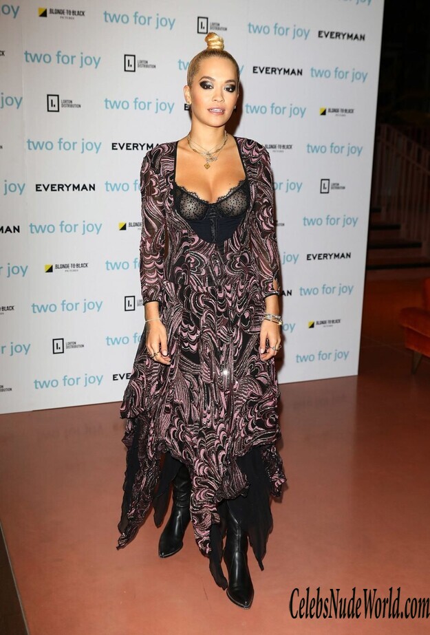 Rita Ora Cleavage 152102