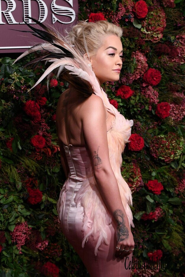 Rita Ora Cleavage 152136