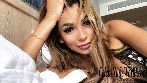 Paula Manzanal Topless 152272