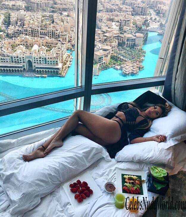 Paula Manzanal Topless 152345