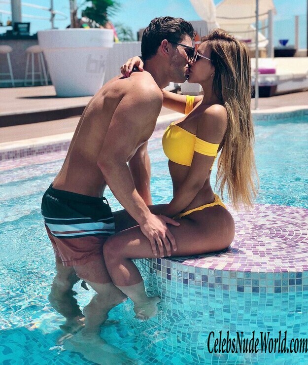 Paula Manzanal Topless 152347