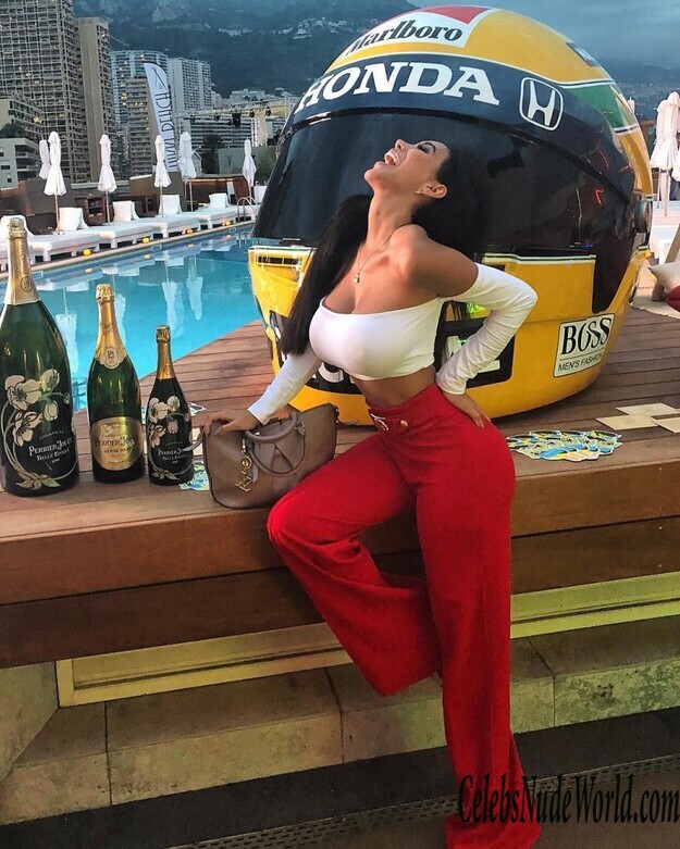 Paula Manzanal Topless 152349