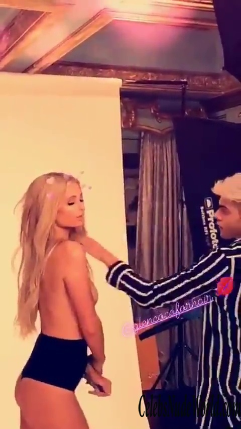 Paris Hilton Topless 152592