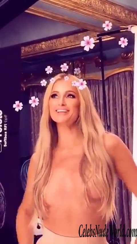 Paris Hilton Topless 152613