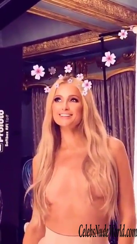 Paris Hilton Topless 152614