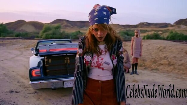 Rihanna Nude pics 152712