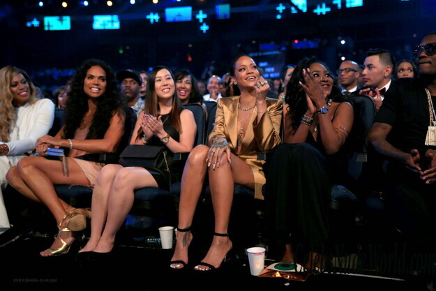 Rihanna sexy legs pics 153038