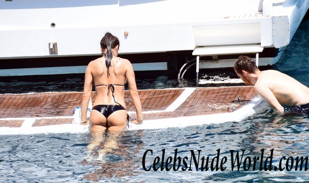 Adriana Lima Shows Her Ass In Bikini On A Boat In Turkey 15325