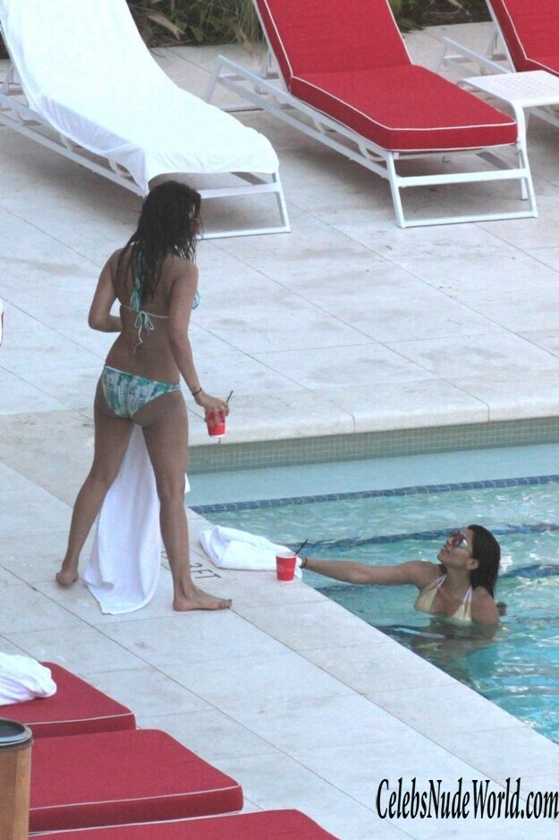 Priyanka Chopra Is Beautiful In Bikini 153342