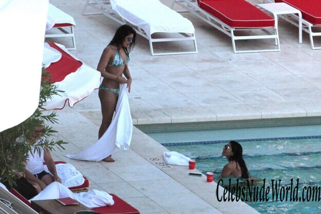 Priyanka Chopra Is Beautiful In Bikini 153354