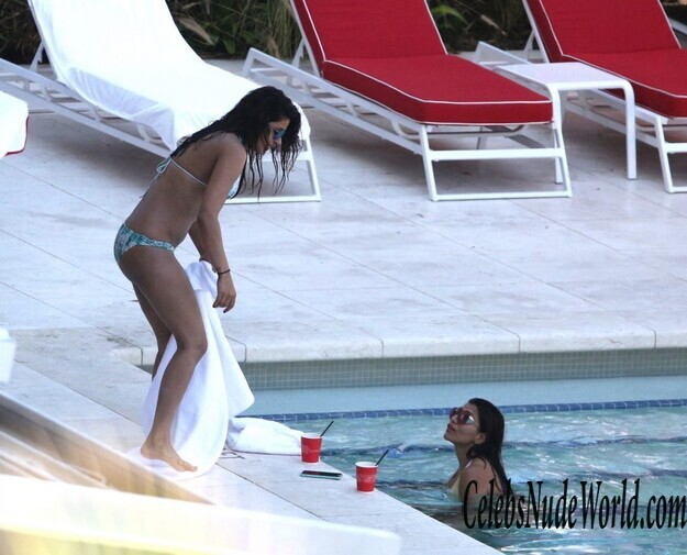 Priyanka Chopra Is Beautiful In Bikini 153355