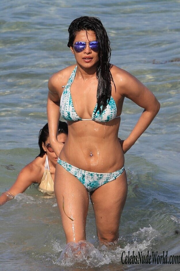 Priyanka Chopra Is Beautiful In Bikini 153358