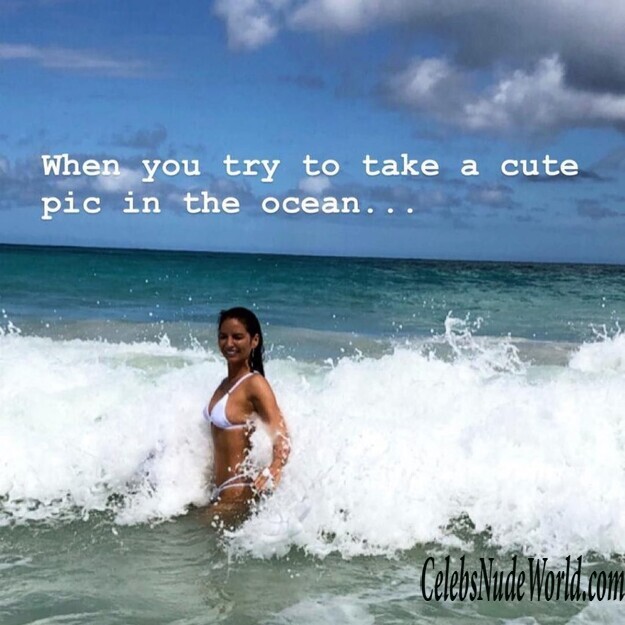 Olivia Munn Bikini 153414