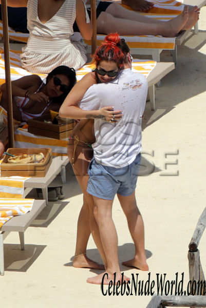 Rita Ora Topless 153511