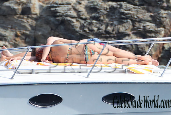 Rita Ora Topless 153518