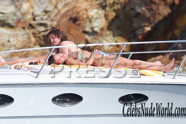 Rita Ora Topless 153530