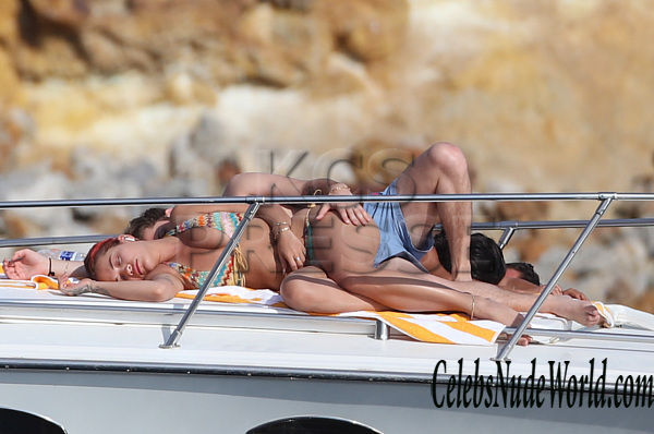 Rita Ora Topless 153549