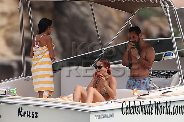 Rita Ora Topless 153575