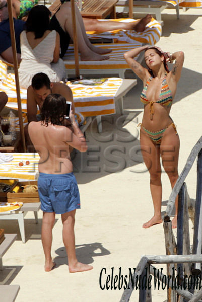 Rita Ora Topless 153600