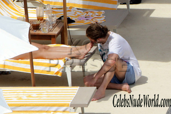 Rita Ora Topless 153611