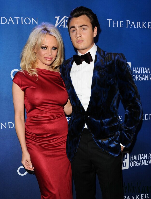 Pokies pics of Pamela Anderson 153919