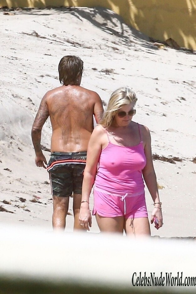 Penny Lancaster Pokies 153977