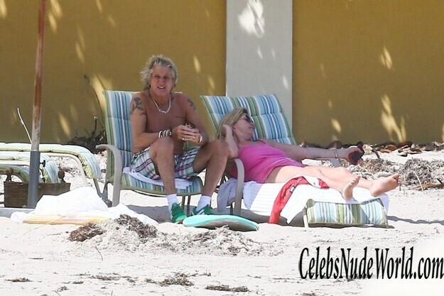 Penny Lancaster Pokies 153978