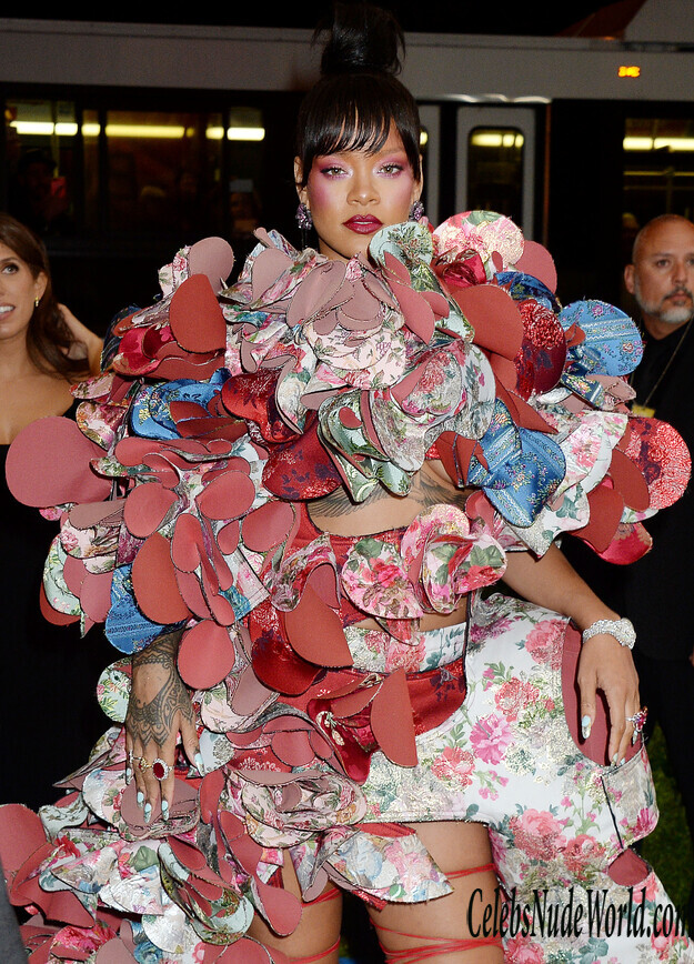 Rihanna Wearing a Weird Dress 154457