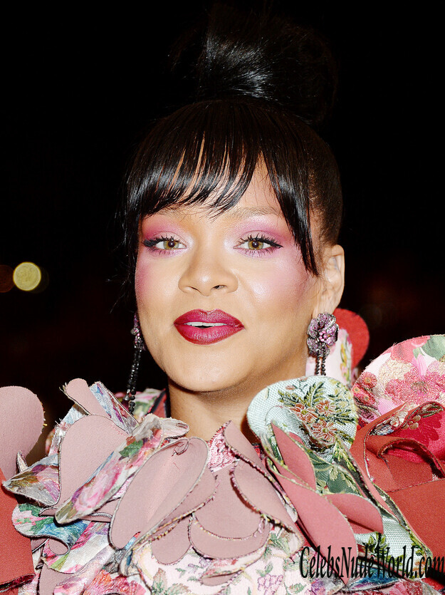 Rihanna Wearing a Weird Dress 154459