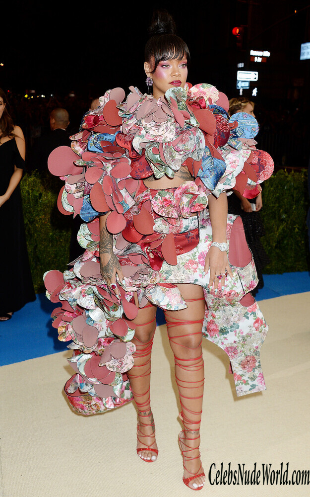 Rihanna Wearing a Weird Dress 154460