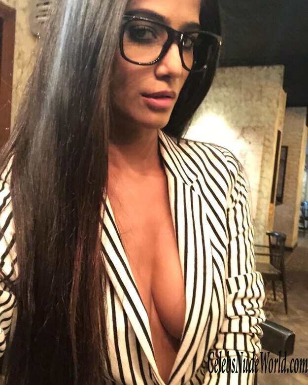 Poonam Pandey Sexy 154471