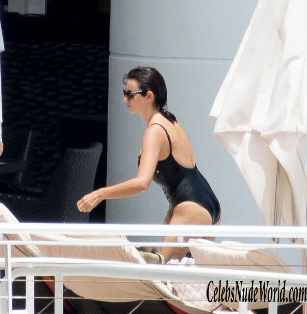 Penelope Cruz Is Our MILF Latina Of The Month 154633