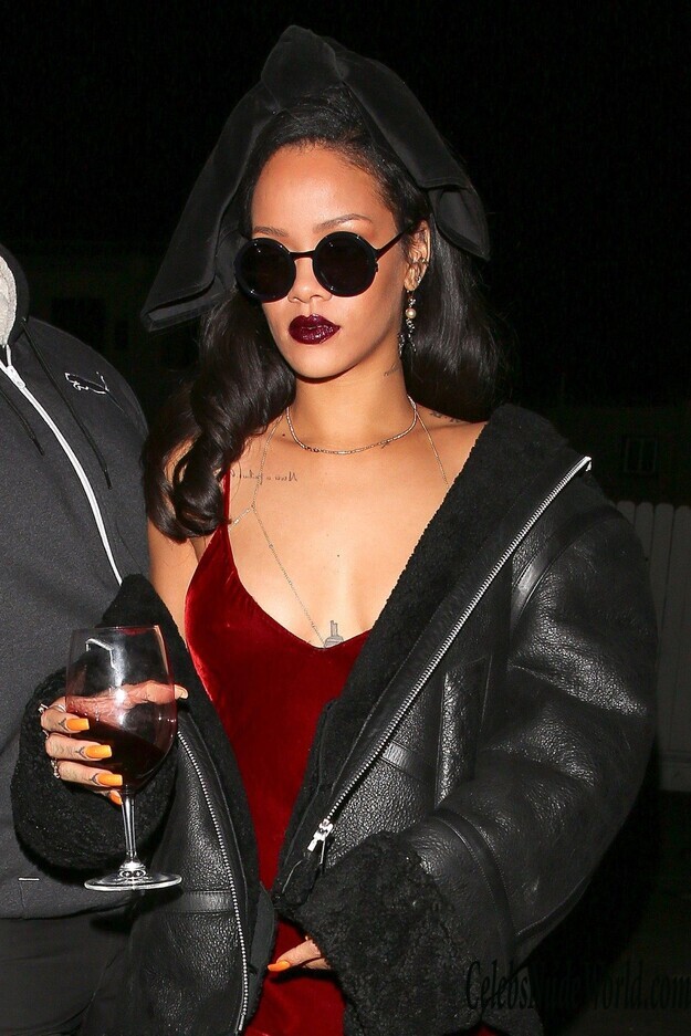 Braless pics of Rihanna 155057