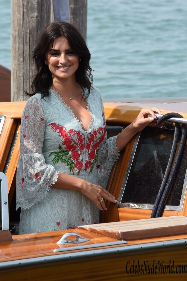 Penelope Cruz Sexy 155359