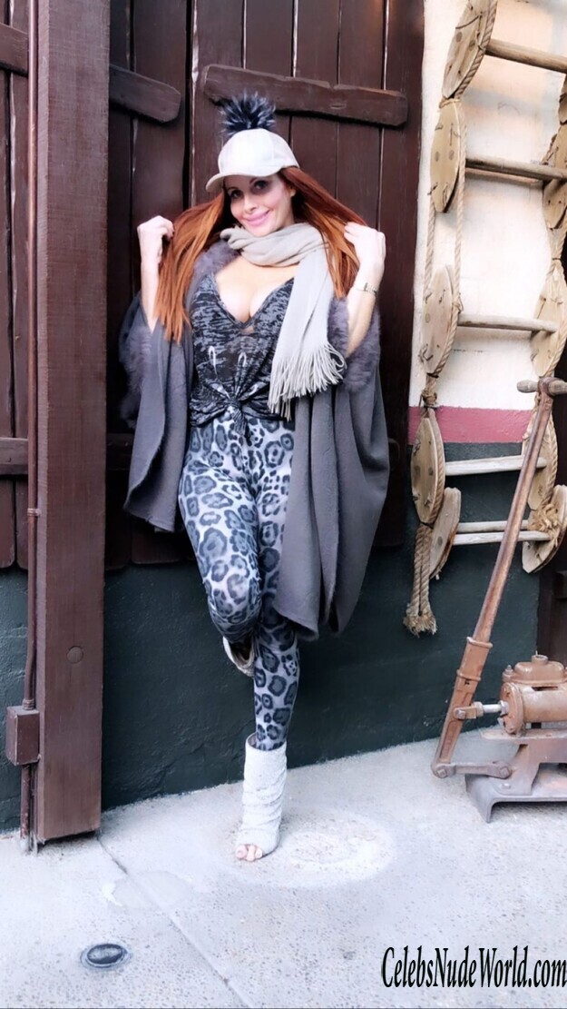 Phoebe Price Cleavage 155848