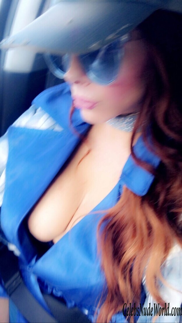 Phoebe Price Cleavage 155858