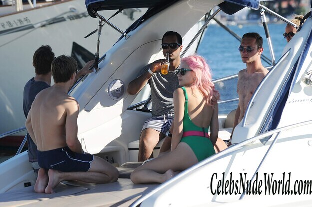 Pixie Lott Bikini 156069