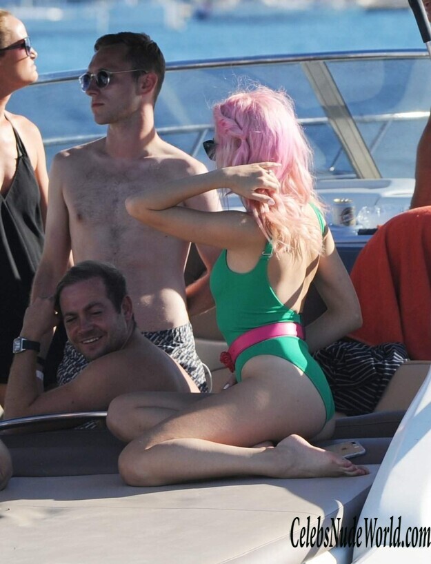 Pixie Lott Bikini 156091
