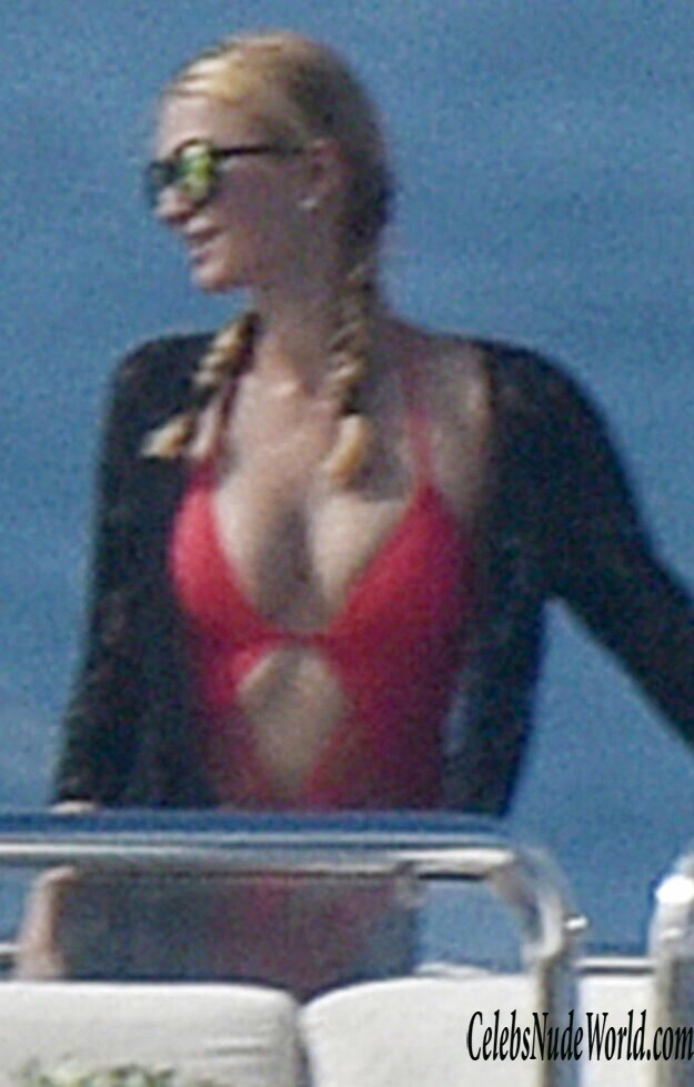 Paparazzi pics of Paris Hilton 156160