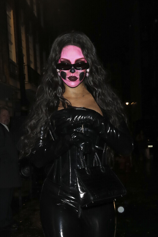 Rihanna Cleavage 157072