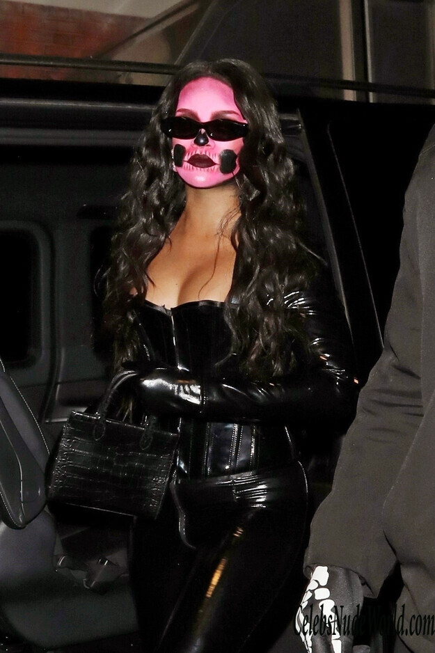 Rihanna Cleavage 157086