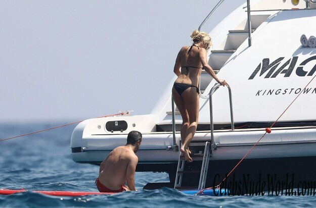 Pamela Anderson Bikini 157951