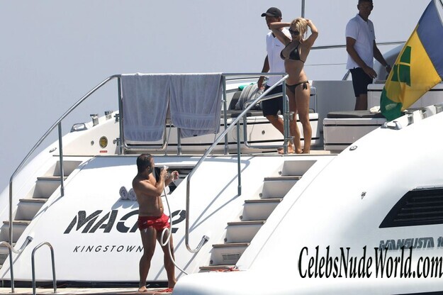 Pamela Anderson Bikini 157965