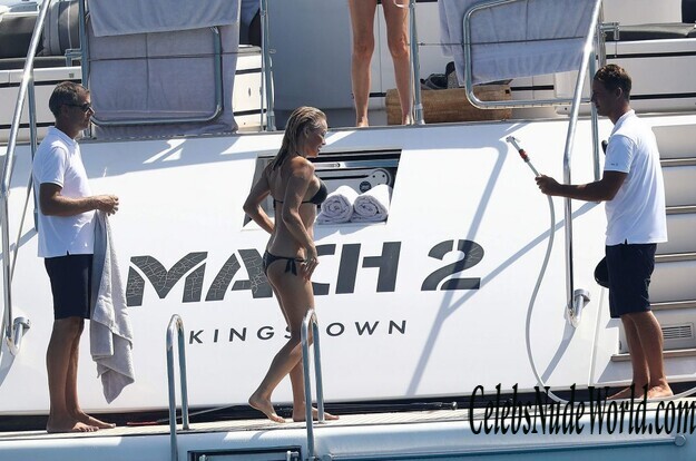 Pamela Anderson Bikini 157968