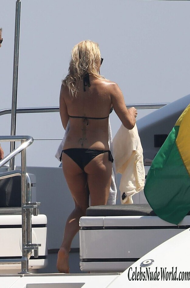 Pamela Anderson Bikini 157971