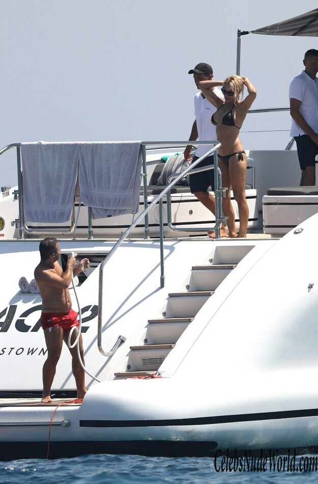 Pamela Anderson Bikini 157976