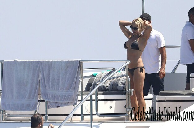 Pamela Anderson Bikini 157979
