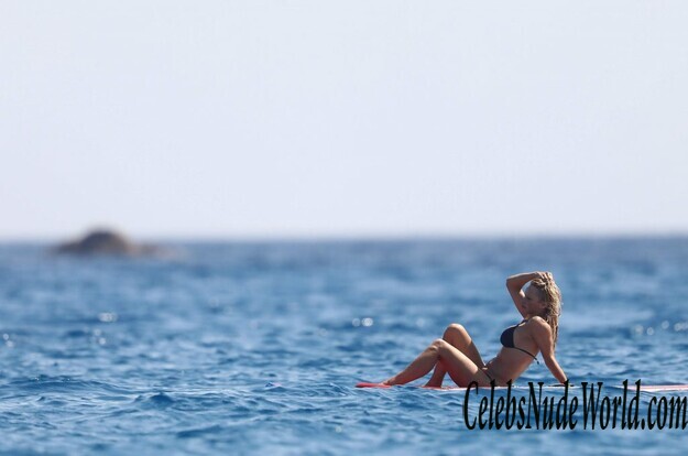 Pamela Anderson Bikini 158001
