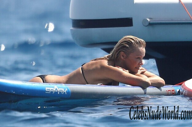 Pamela Anderson Bikini 158026