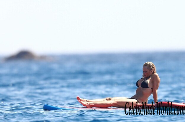 Pamela Anderson Bikini 158032